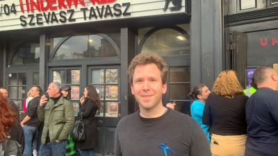 A Momentum londoni politikusa utazó nagykövetként tervezi járni a világot, ha bejut az Országgyűlésbe