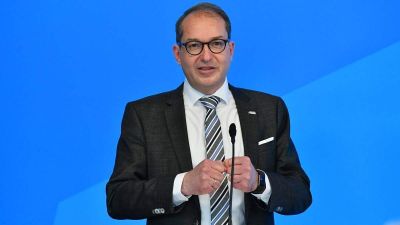 Még az EU-s büdzsé vétója sem ok arra Merkel pártjának, hogy kirakják a Fideszt a Néppártból