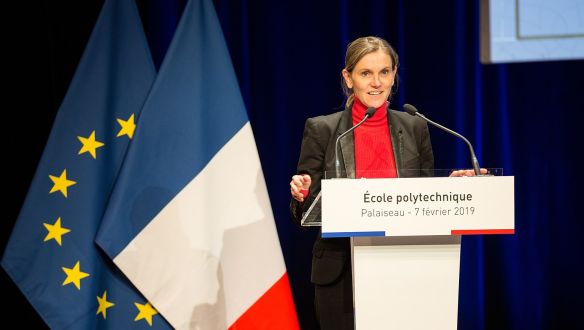 Ipari lobbistákkal védené a környezetet az új kormányával Emmanuel Macron