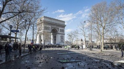 Tüzet nyithatnak a sárgamellényesekre, ha életveszélyes helyzet alakul ki a tüntetéseken