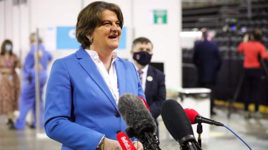 Hiába támogatta a kilépést, a brexitbe bukott bele az északír kormányfő
