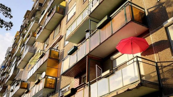Akkora a kampány Újpalotán, hogy védőszentet kaptak a panellakások a kormánytól