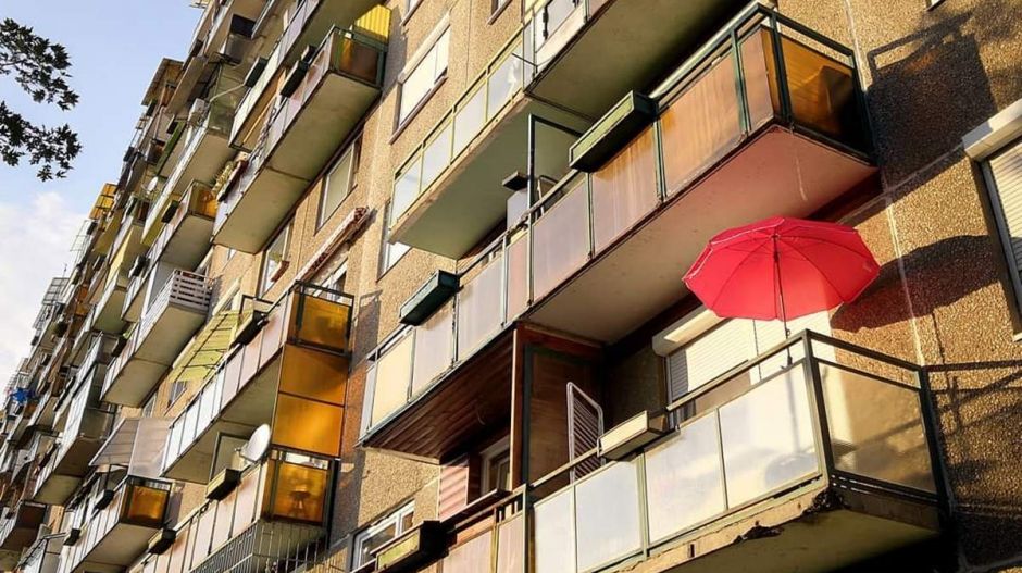 Akkora a kampány Újpalotán, hogy védőszentet kaptak a panellakások a kormánytól
