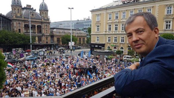 Miért nem büszkélkedik a DK azzal, hogy politikusuk is találkozott a kínai külügyminiszterrel? Megkérdeztük Oláh Lajost!