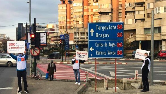 Krumpli, korrupció, kopogtatás: ilyen a választási kampány a járvány kellős közepén