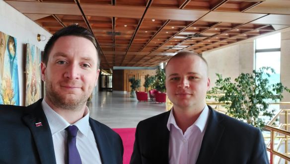 Harc a szlovák szélsőjobbért: lenyomja a mérsékelt szlovák Mi Hazánk az ottani radikális Jobbikot