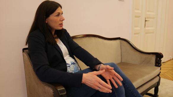 Kézjelekkel vezényelték a fideszeseket – Bősz Anettel a politika belső világáról és az ellenzéki vereségről