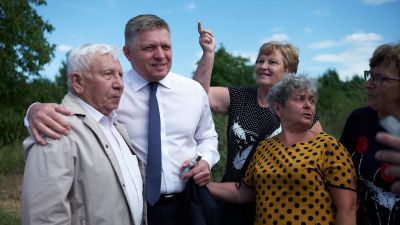 Lassan a fél szlovák elit rács mögött: amit a szlovák politikáról ezen a héten tudni kell