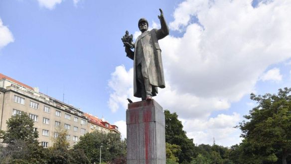 Egy méreggel megrakott orosz kém érkezett Prágába, rendőri védelem alá került a polgármester