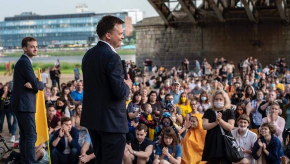 Kicsoda a lengyel konzervatív, katolikus tévésztár, akinek a választói eldöntik az elnökválasztást?