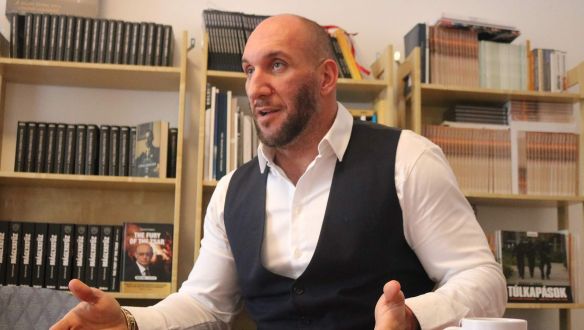 Azt is lehet, hogy akkor nem válaszolok, felállok és elmegyek! Berki Krisztián az Azonnalinak
