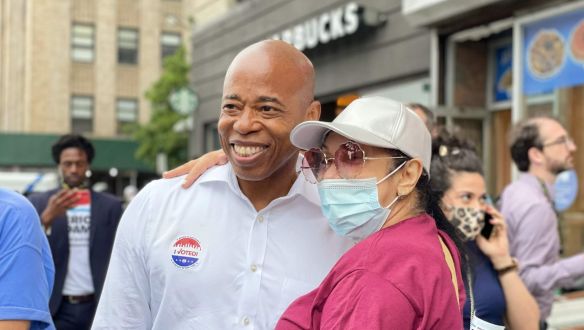 Fegyverpárti, konzervatív exzsaru vezeti a New York-i polgármesteri előválasztást