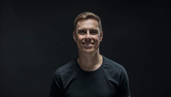 Már programjában odarúg Orbán felé az EPP-csúcsjelöltségre gyúró finn