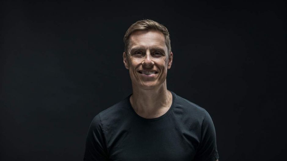 Már programjában odarúg Orbán felé az EPP-csúcsjelöltségre gyúró finn