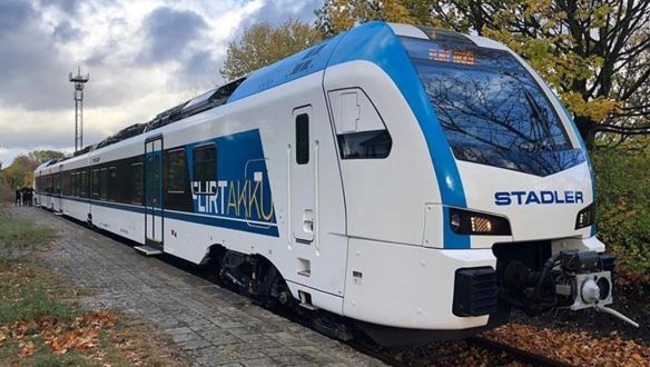 Ötven hibrid motorvonatot vesz a MÁV