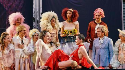 Vastapsot kapott az igazgató, aki a járvány alatt sem engedte lefújni a Salzburgi Ünnepi Játékokat