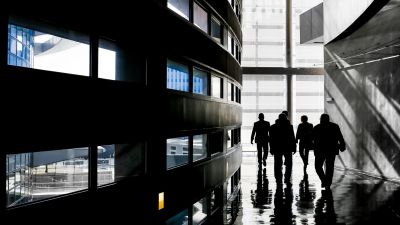 Miért zavarja a Néppártot, hogy független szerv vizsgálná az etikai vétségeket az EU-ban?