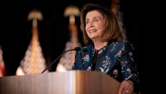 Bukhat-e a koronavírus elleni szabályokat megszegő Nancy Pelosi?