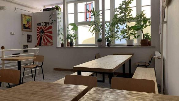 Nem akar védettségi igazolványt kérni egy egri kávézó, inkább nem nyitja meg a belső tereit
