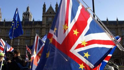 Brutálisan leszavazták May brexittervét