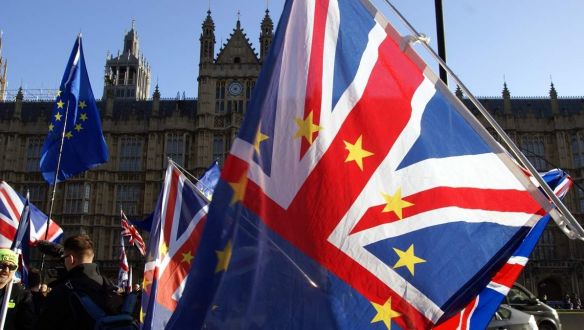 Brutálisan leszavazták May brexittervét