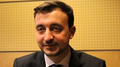 Le akarta tiltani az azonnalis interjúját egy éve a CDU új fiatal főtitkára