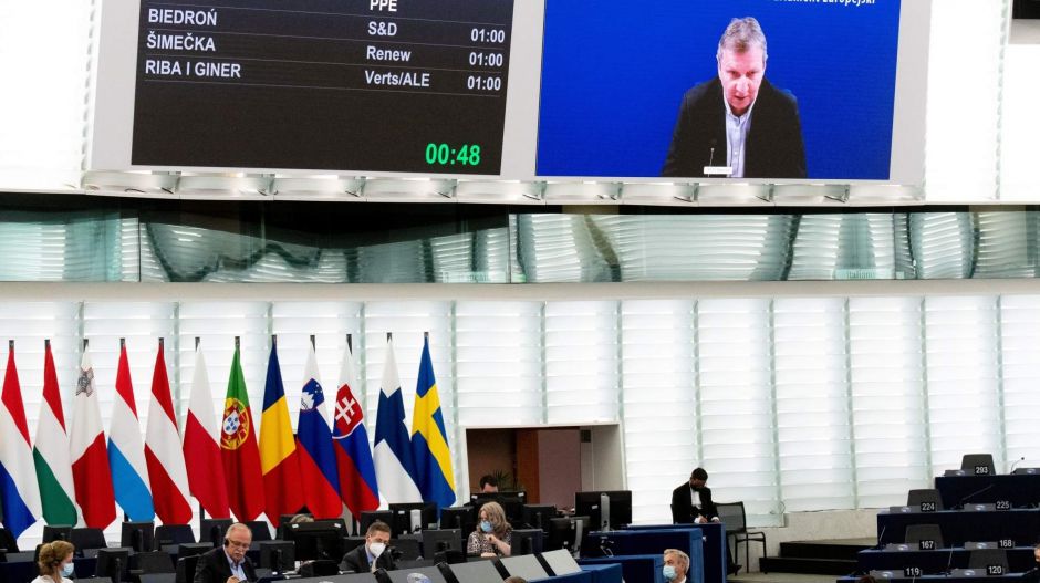 „Orbánék a pénzünket lopják”: elege van az Európai Parlamentnek von der Leyenékből