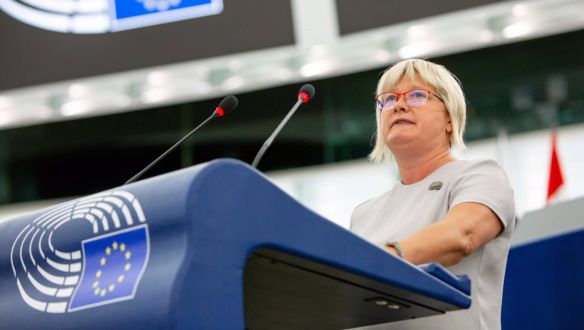 Gál Kinga megígérte, hogy nem szavazza meg az orosz gáz embargóját, majd megszavazta
