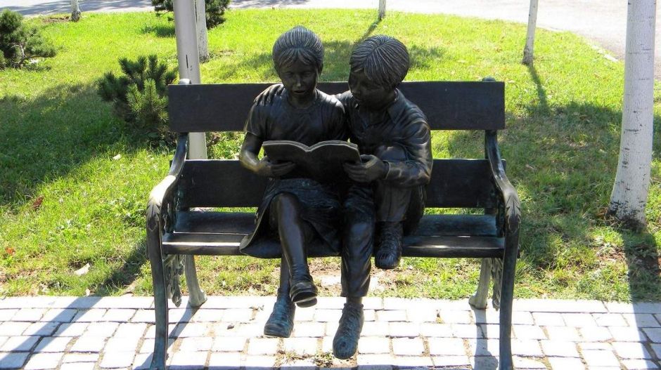 Pénzt adna a román kormány  minden iskolában töltött nap után