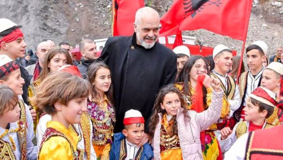 Albánia miniszterelnöke szerint egy nap biztos lesz olyan kérdés, egyesülnek-e Koszovóval