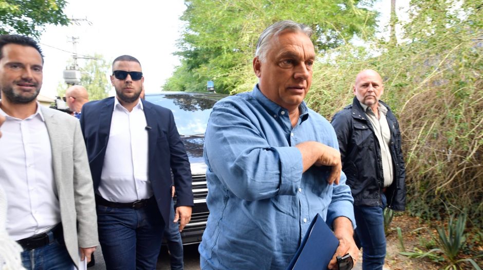 EU-párti, stabilitást méltató beszédet tartott zárt körben Orbán Kötcsén