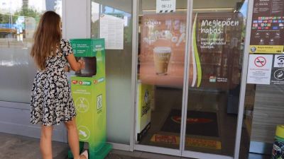 Hiába tombol megint a járvány, egy csomó benzinkúton megint fizetni kell a kézmosásért