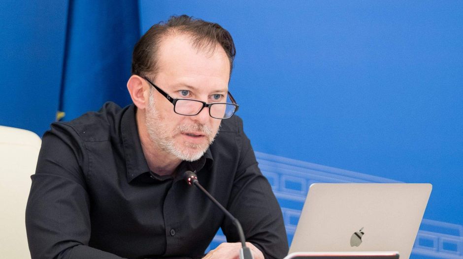 Megpróbálják megbuktatni a román kormányt, Orban királycsináló lehet