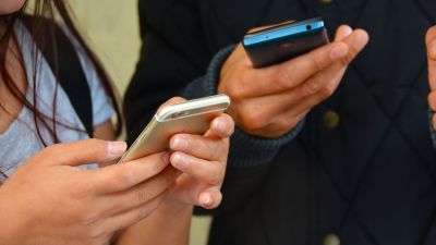 Az orosz katonák a háború előtt még az ukrán csajokat szédítették Tinderen
