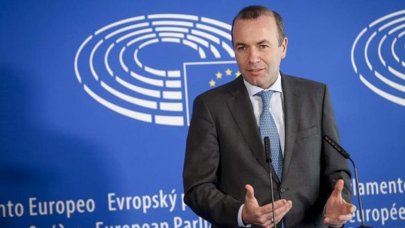 Szinte biztos nem lesz bizottsági elnök Weberből, a liberálisok és a szocik sem támogatják