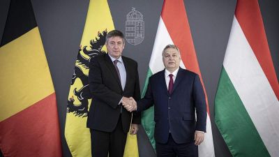 Nekiestek a flamand miniszterelnöknek, mert találkozott Orbánnal, az MTI meg sem említette mindezt