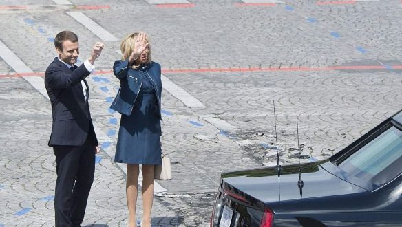 A bányászbéka feneke alatt van Macron népszerűsége