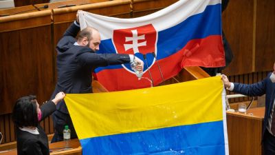 Olyan műsor volt kedden a szlovák parlamentben, hogy parlamenti őrség bevezetését fontolgatják