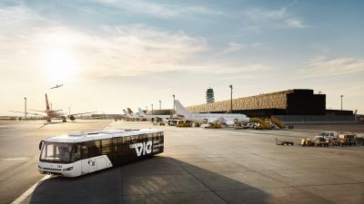 Dönteni kell a bécsi reptéren: vagy 14 nap karantén, vagy gyorsteszt 190 euróért