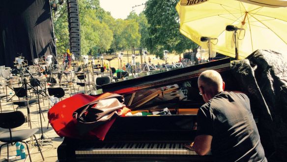Bajor kettős mérce: nyolcezer fő előtt szabadtéren zenélni nem lehet, de 15 ezer ember bemehet a stadionokba