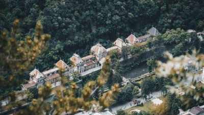 A Monarchia kedvenc fürdővárosa volt, évtizedek óta rohad. Civilek nekiálltak megmenteni, de kell még egy kis pénz hozzá