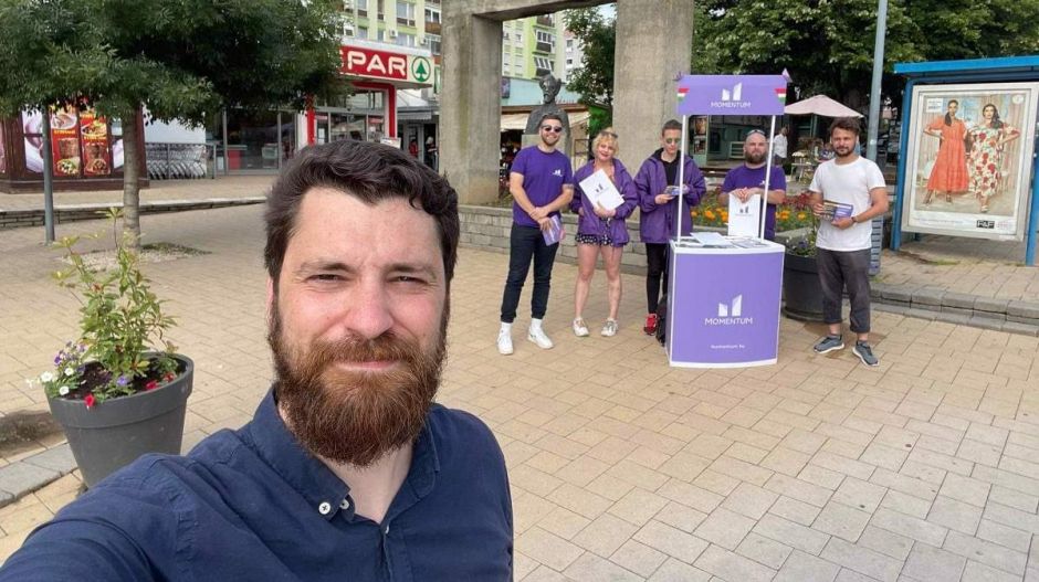A Momentum korábbi szóvivőjét támogatja a DK Pécsett