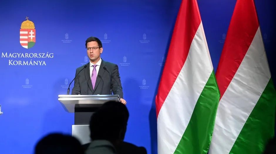 A kormány szerint a gazdasággal minden rendben, csak a „piac ideges”