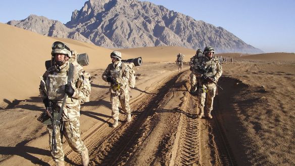 Több mint 200 ezres fizetéssel csábítják az embereket katonának Romániában