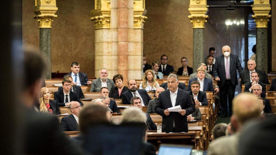 Megszavazta a parlament, hogy véget érjen a veszélyhelyzet Magyarországon