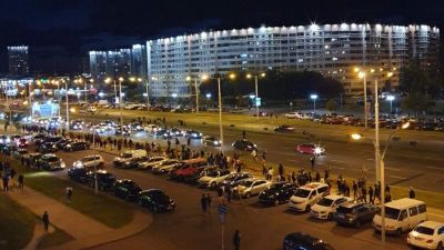 Egyre agresszívabbak a rendőrök, Minszkben gyakorlatilag kijárási tilalmat rendeltek el