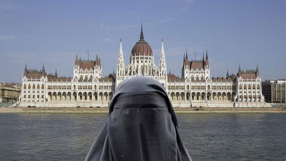 Lesz-e tilos a burkaviselés Magyarországon?