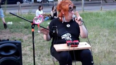 Itt a zenész, aki bárkivel megszeretteti a genderelméletet