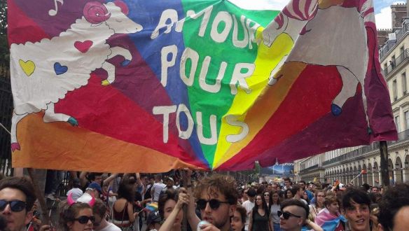 Le Pen pártjára szavazna a legtöbb meleg Franciaországban