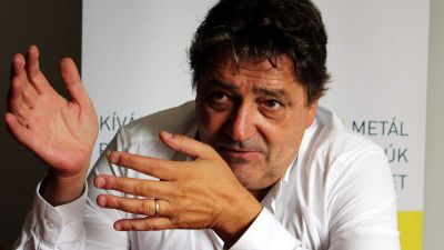 Orbán annyira gyűlölte a kommunizmust, hogy csinált egy ugyanolyat – a Jobbik fő kreatívja az Azonnalinak